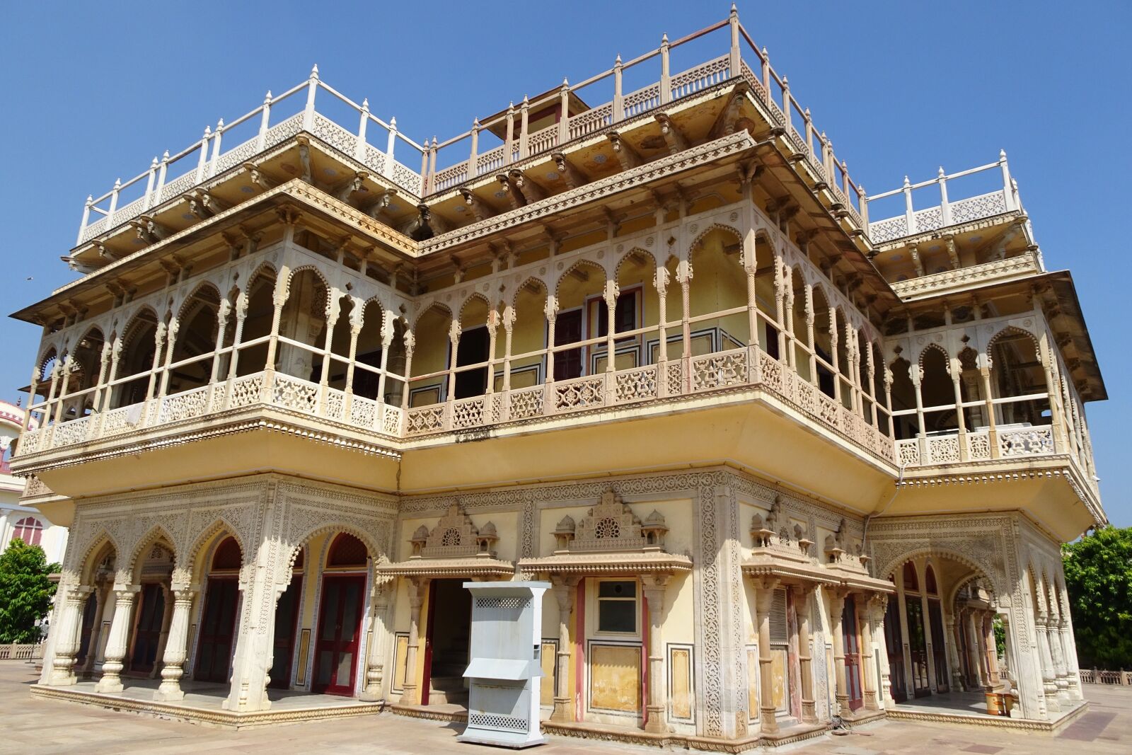 Sony Cyber-shot DSC-HX90V sample photo. City palace, architecture, landmark photography