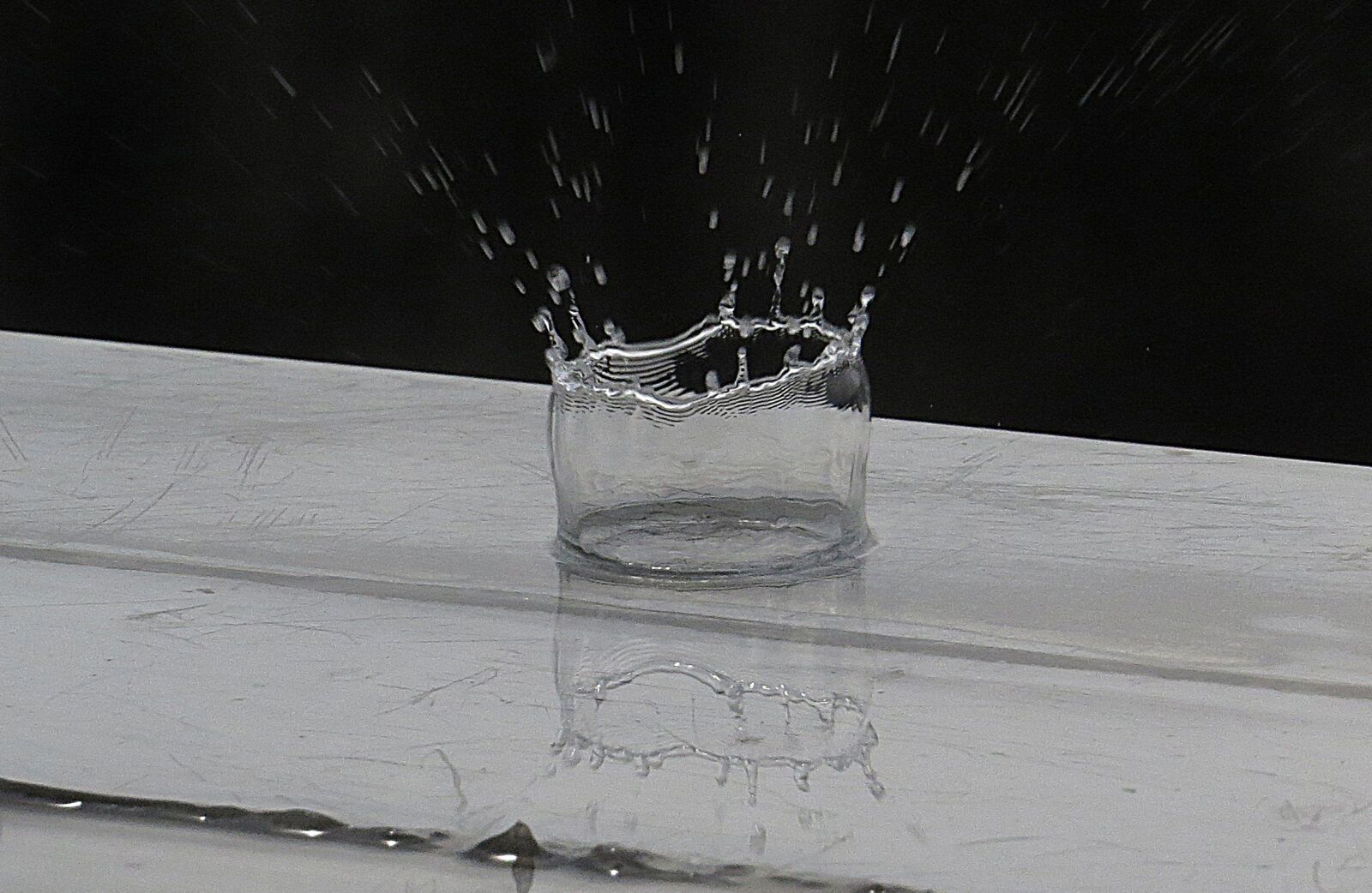 Canon PowerShot SX50 HS sample photo. Image black-and-white, drop, water photography