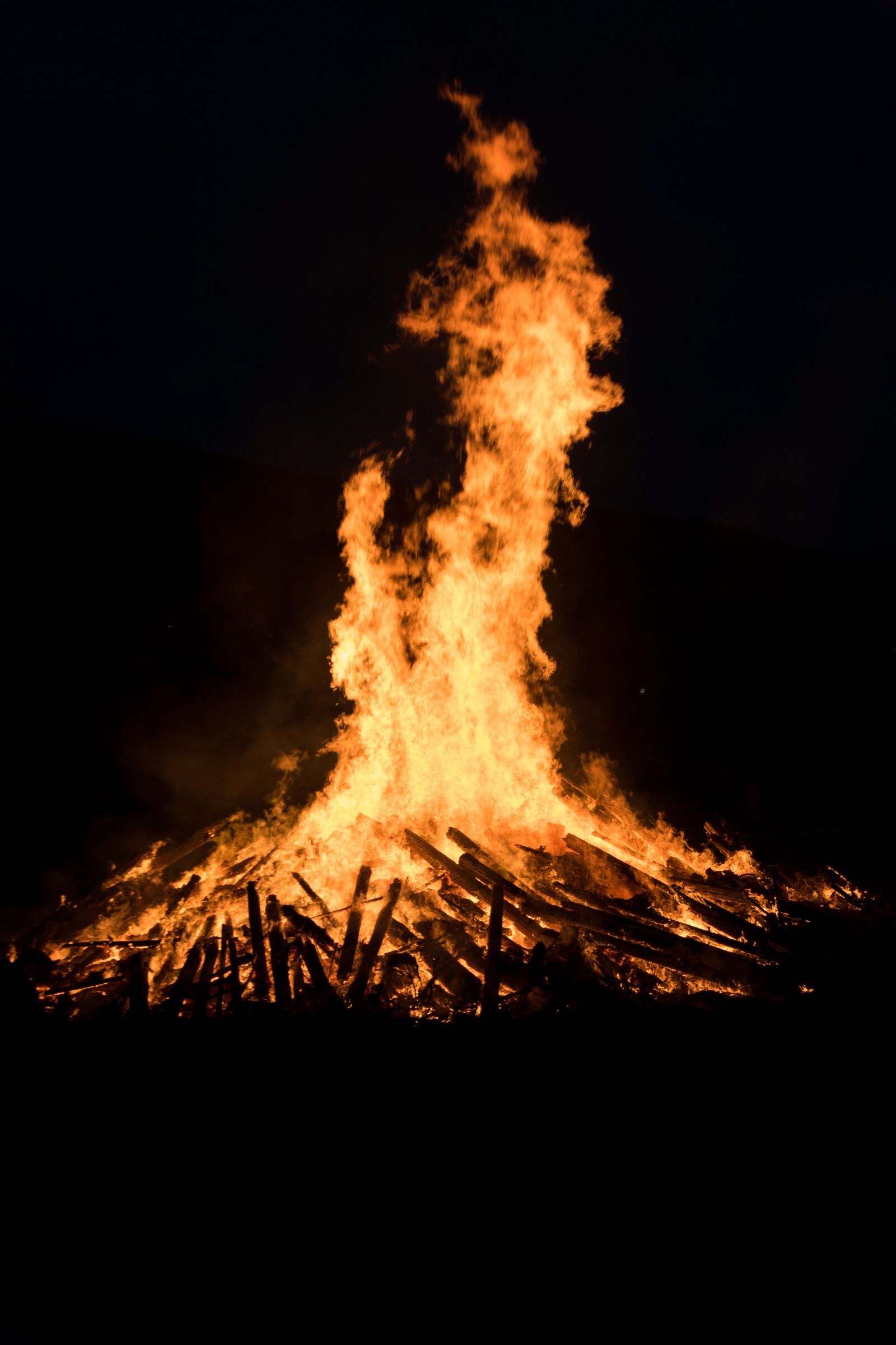 Canon EOS 750D (EOS Rebel T6i / EOS Kiss X8i) sample photo. Fire, flame, solstice photography