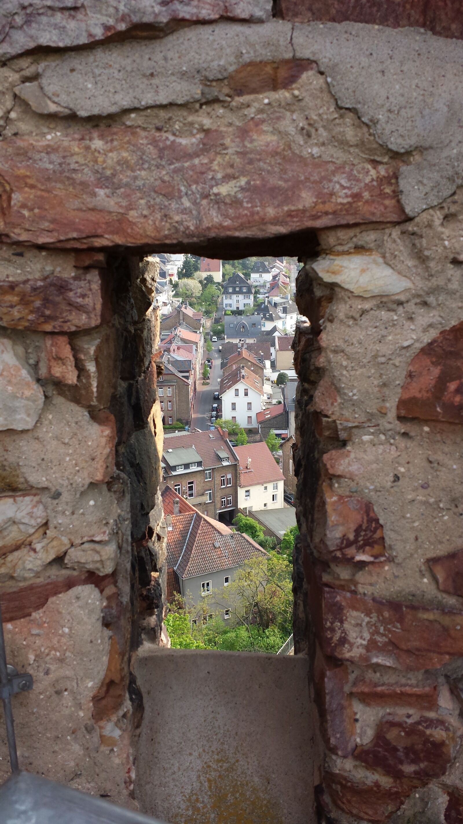 Samsung Galaxy S4 sample photo. Castle windows, embrasure, gathered photography
