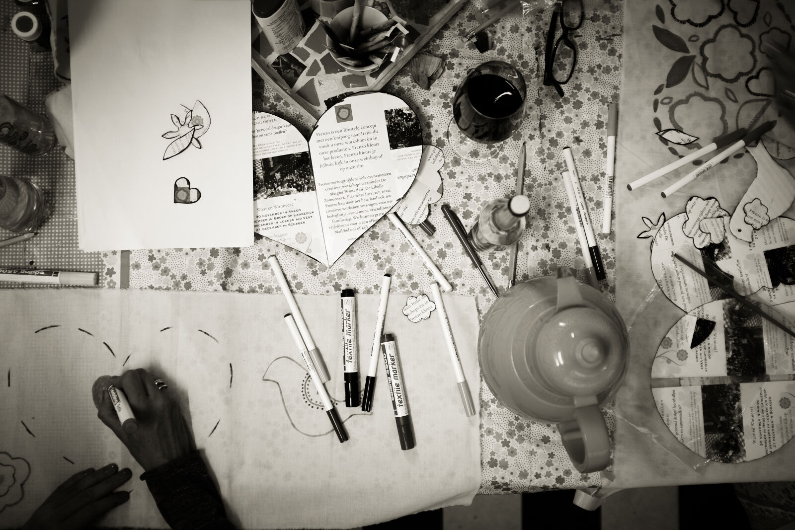 Fujifilm X100S sample photo. Compositionless, theme, look, down photography
