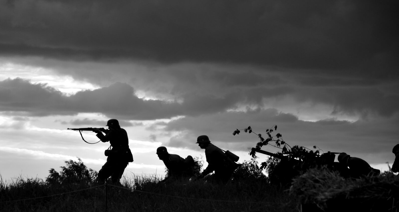 Nikon D3200 sample photo. War, soldier, rifle photography