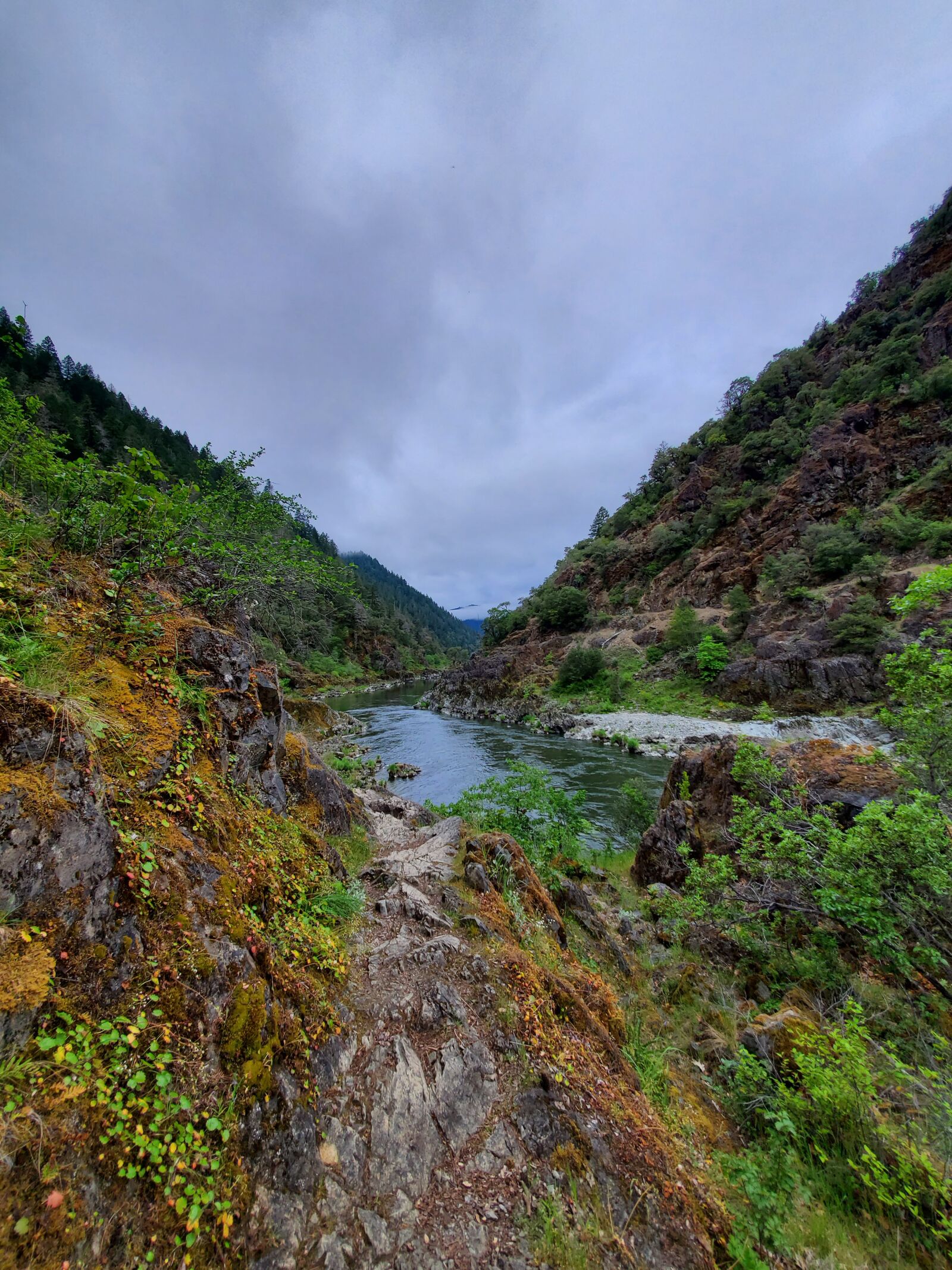 Samsung Galaxy S10+ sample photo. River, mountains, valley photography