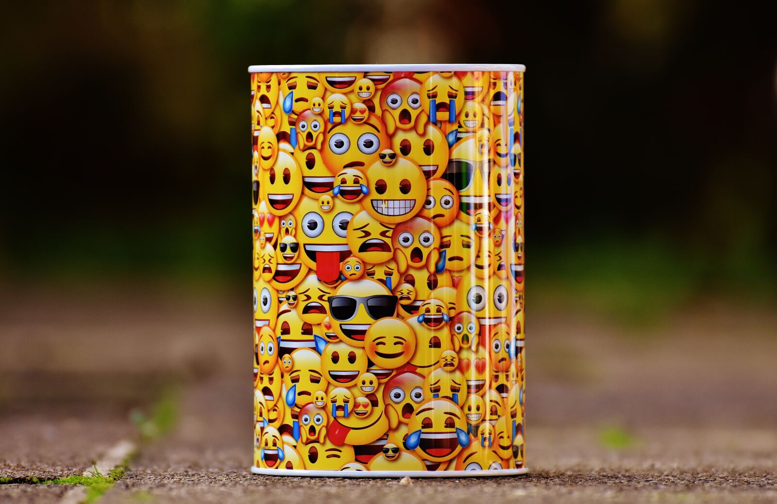 Nikon D7200 sample photo. Smilies, yellow, funny photography