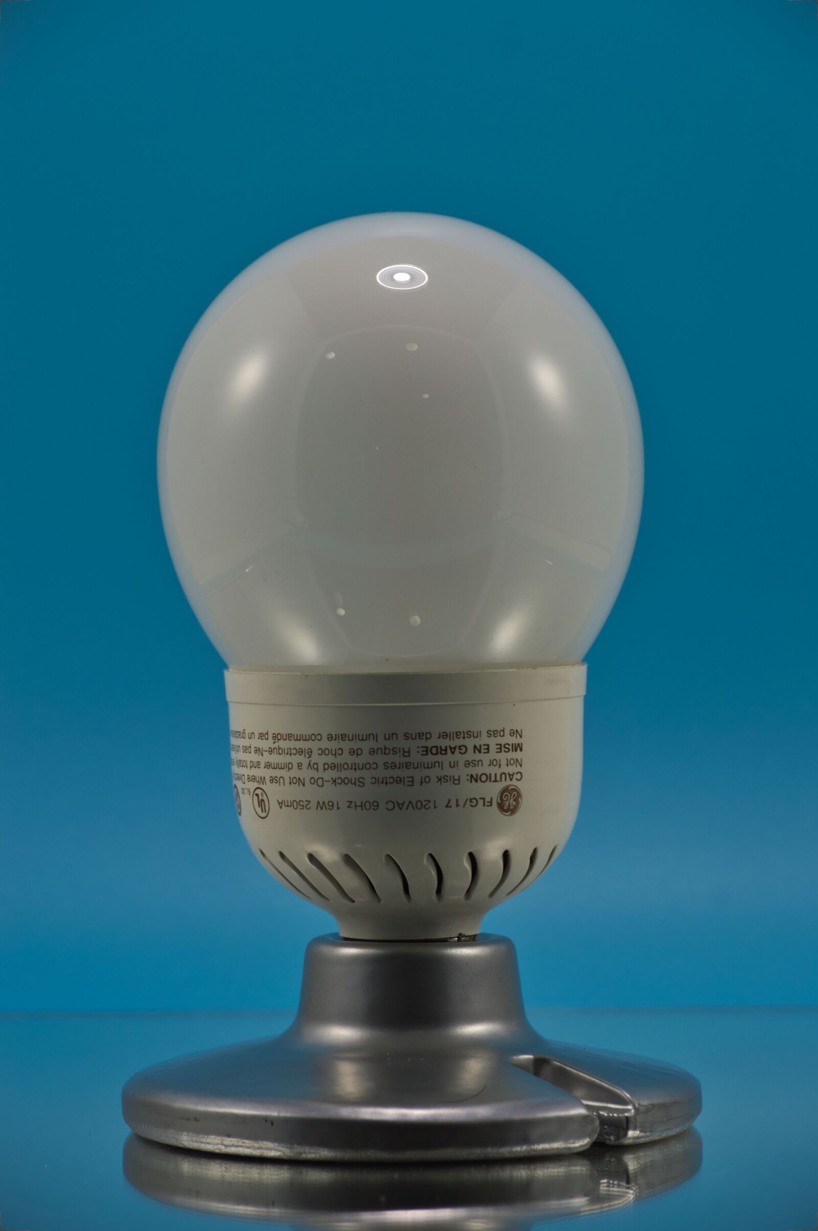 Nikon D3200 sample photo. Lamp, fluorescent, old photography