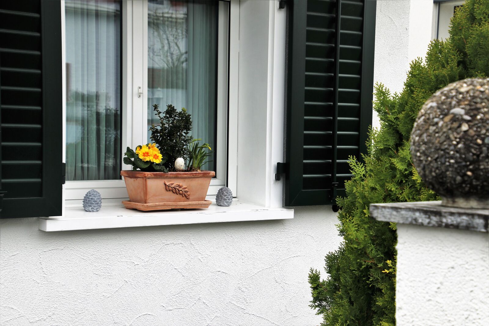 Canon EOS 80D sample photo. Window, house, the door photography
