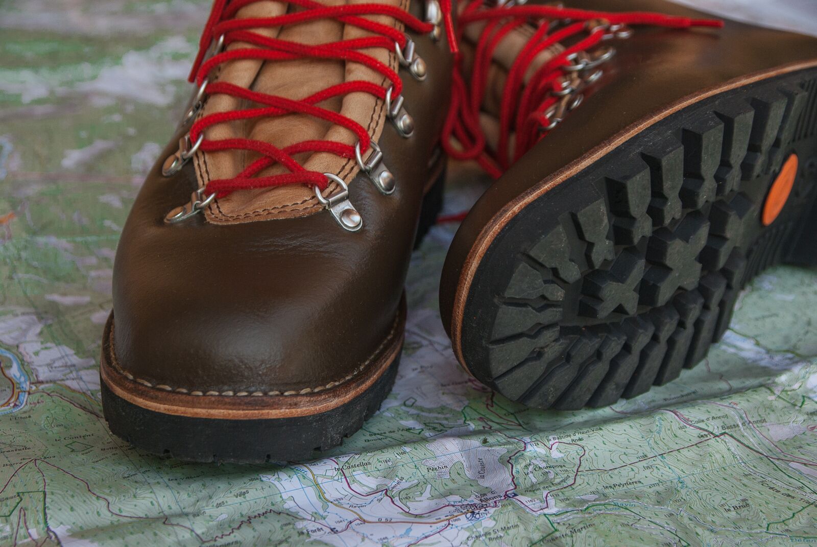 Pentax K10D sample photo. Shoes, hiking, crampons photography