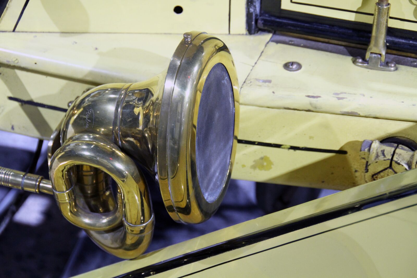 Canon EOS 7D sample photo. Car, horn, old photography