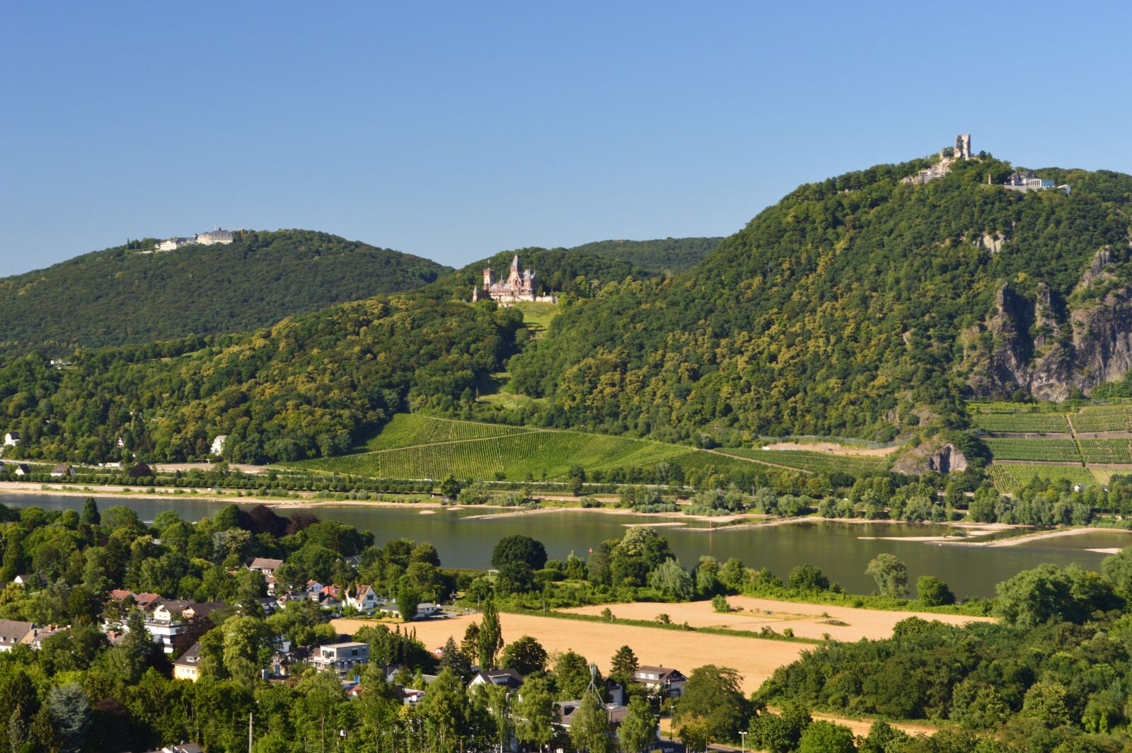 Nikon D3200 sample photo. Dragon rock, rhine valley photography