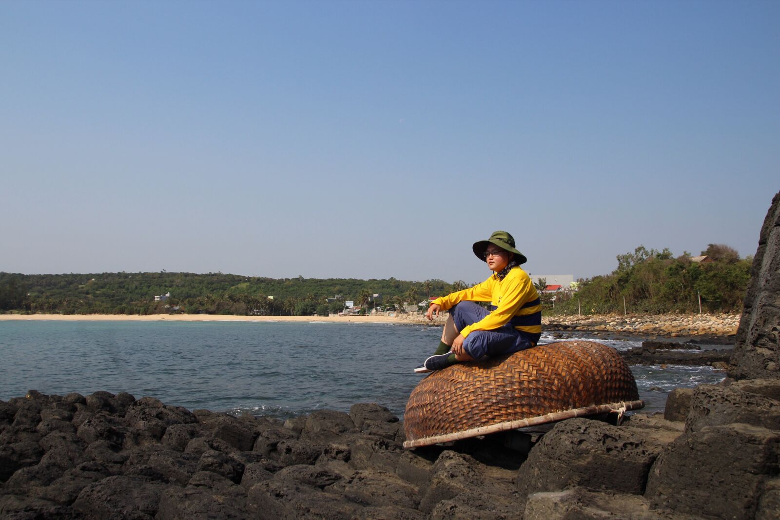 Tamron SP AF 17-50mm F2.8 XR Di II LD Aspherical (IF) sample photo. Vietnam, asia, beach photography
