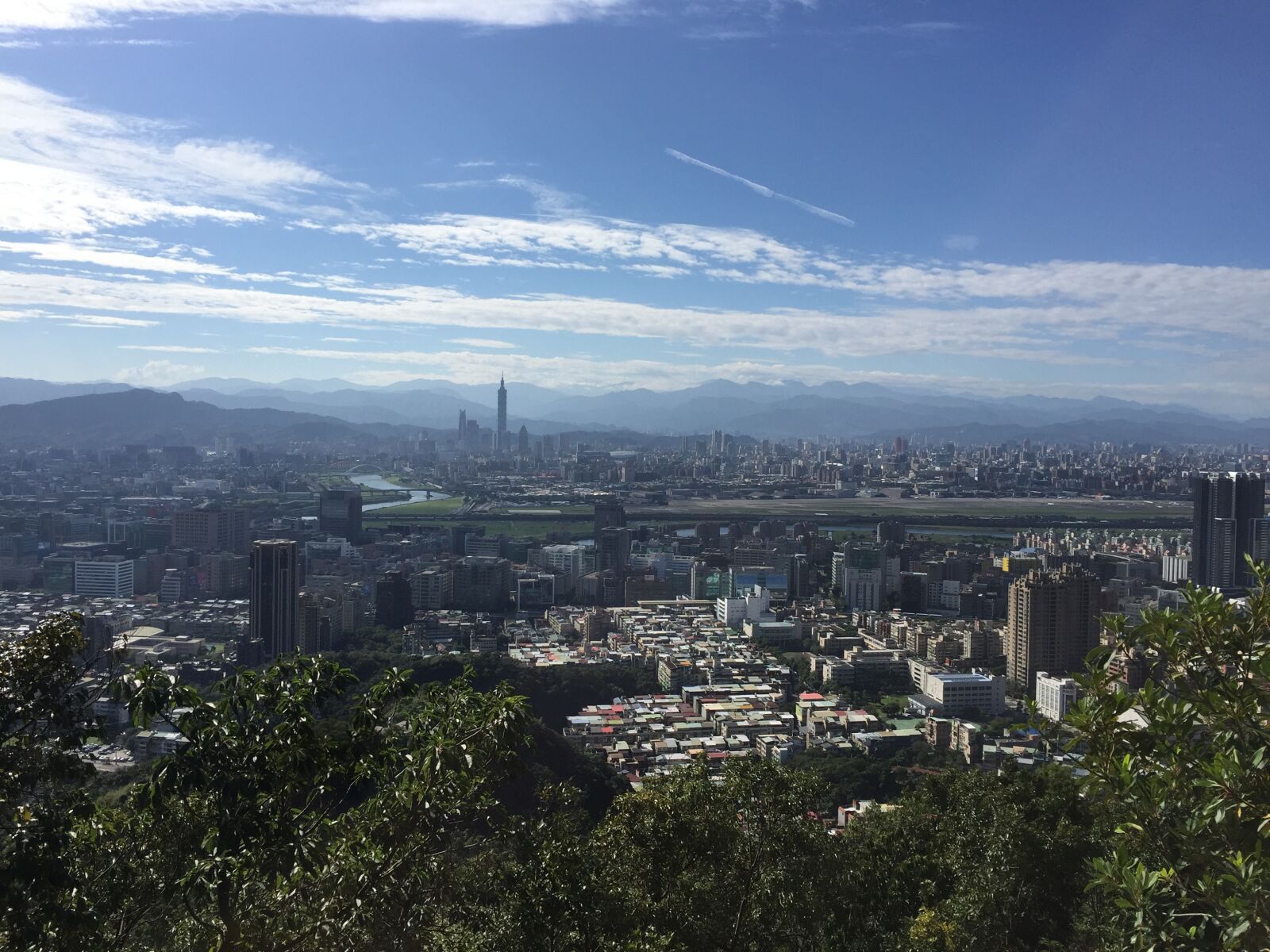 iPhone 6 Plus back camera 4.15mm f/2.2 sample photo. Taipei, mountain climbing, landscape photography