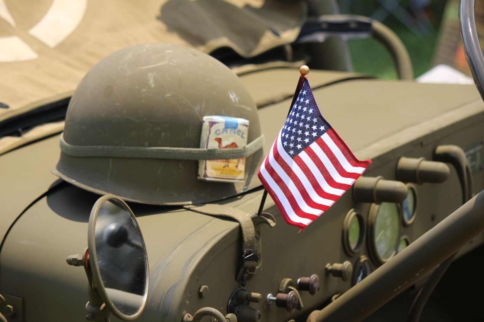 Canon EOS 600D (Rebel EOS T3i / EOS Kiss X5) sample photo. Helmet, flag, patriotism photography