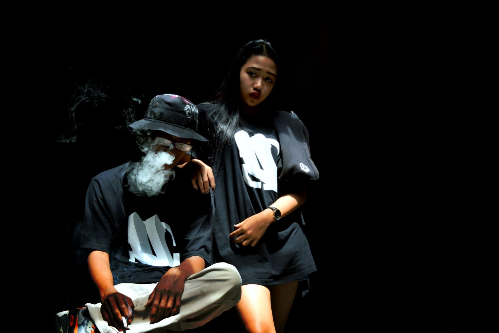 Nikon D3300 sample photo. Couple, smoke, model photography