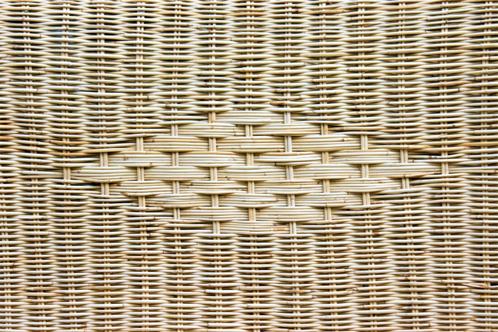 Sony Alpha DSLR-A700 sample photo. Braid, pattern, ratan photography