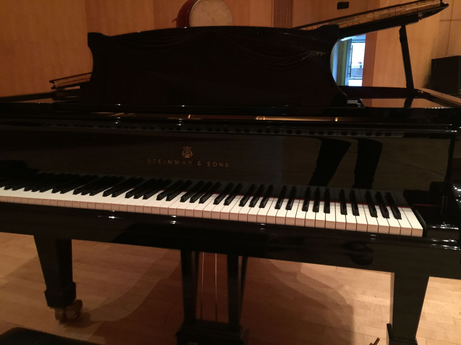 iPhone 6 Plus back camera 4.15mm f/2.2 sample photo. Piano, concert hall, steinway photography