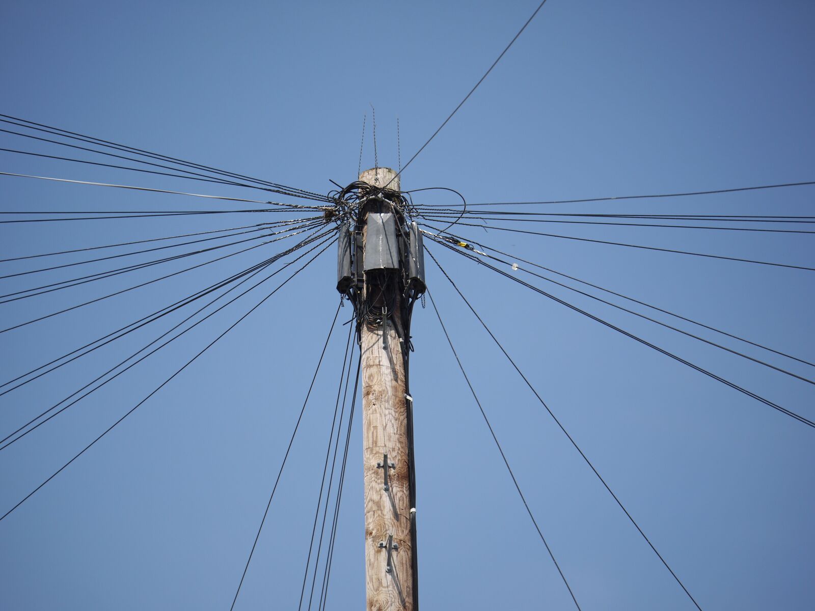 Panasonic Lumix DMC-G1 sample photo. Power line, energy, village photography