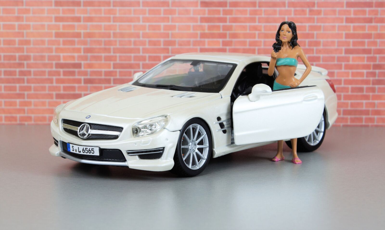 Sony DT 18-70mm F3.5-5.6 sample photo. Model car, auto, mercedes photography