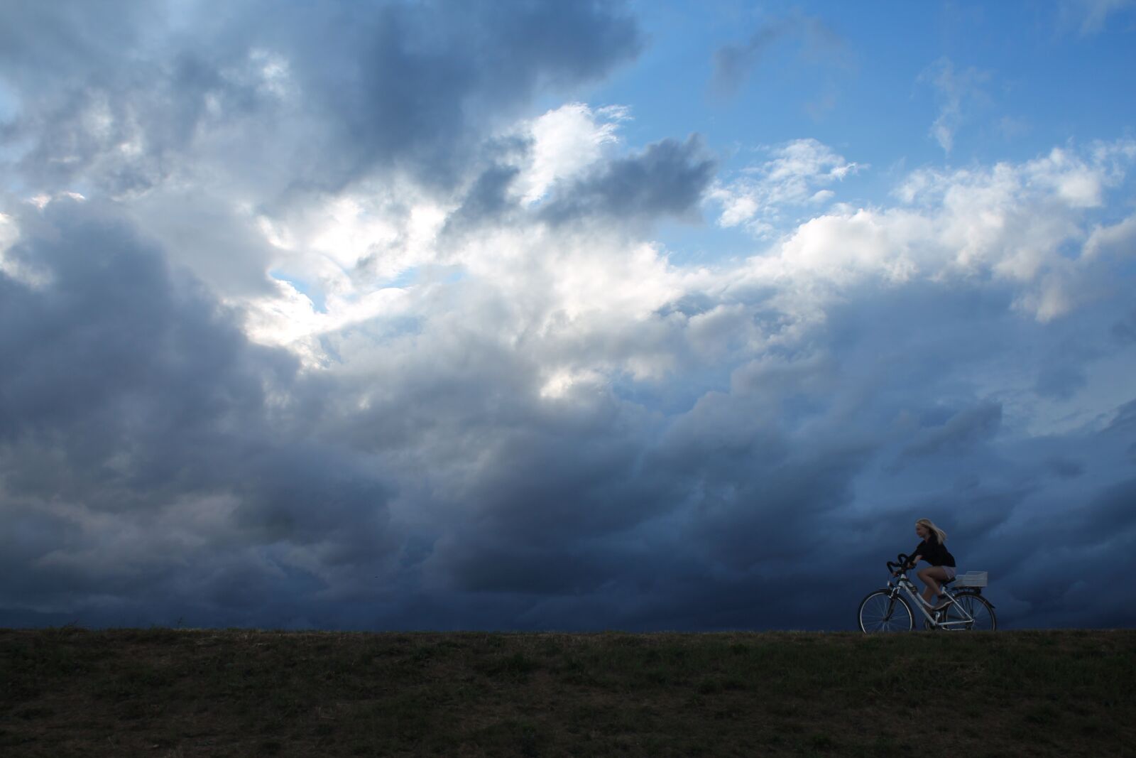Canon EOS 1100D (EOS Rebel T3 / EOS Kiss X50) sample photo. Cycling, cycle, sky photography
