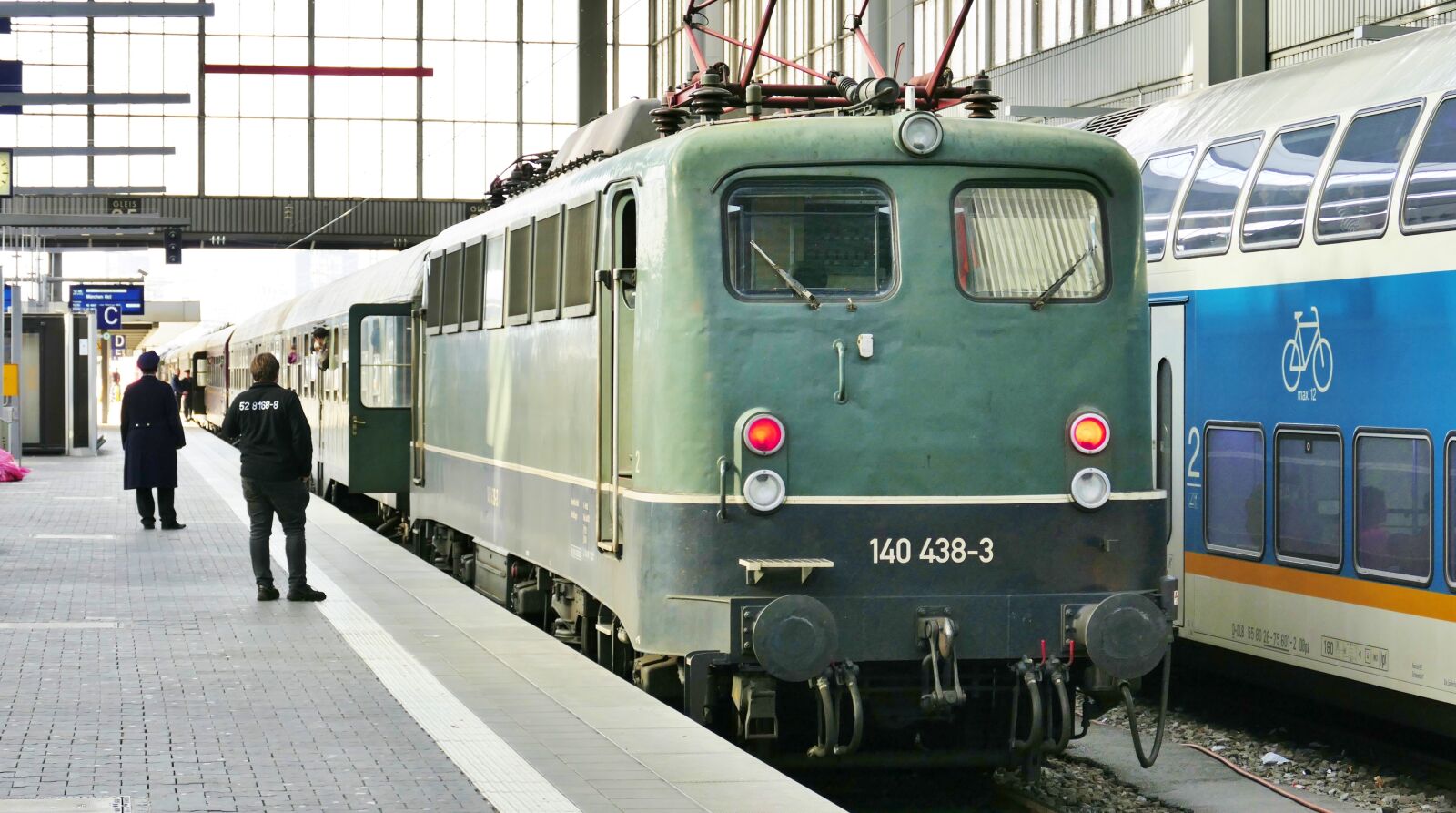 Panasonic Lumix DMC-FZ1000 sample photo. Train, railway, locomotive photography