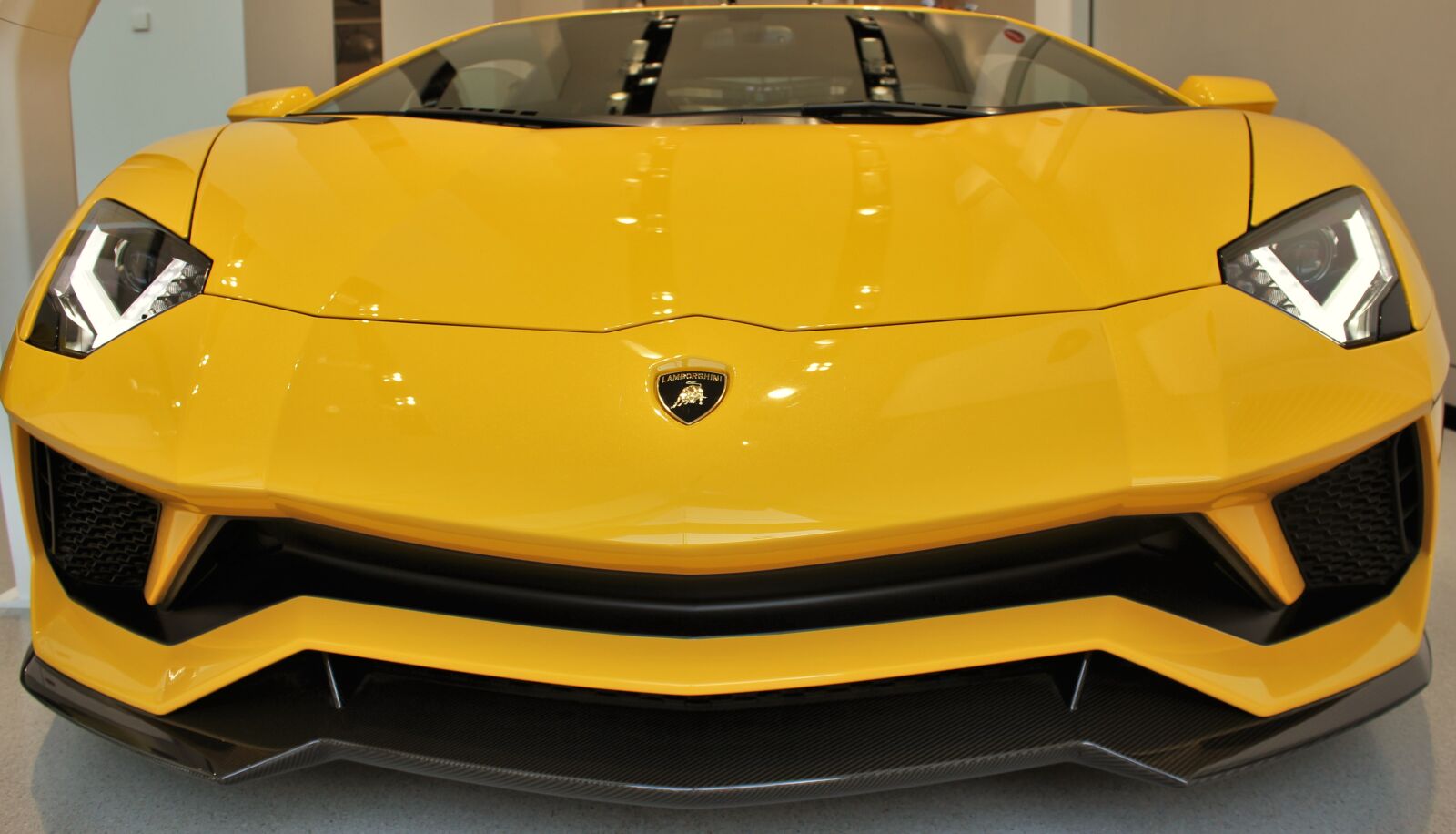 Canon EOS 550D (EOS Rebel T2i / EOS Kiss X4) sample photo. Lamborghini, yellow, racing car photography