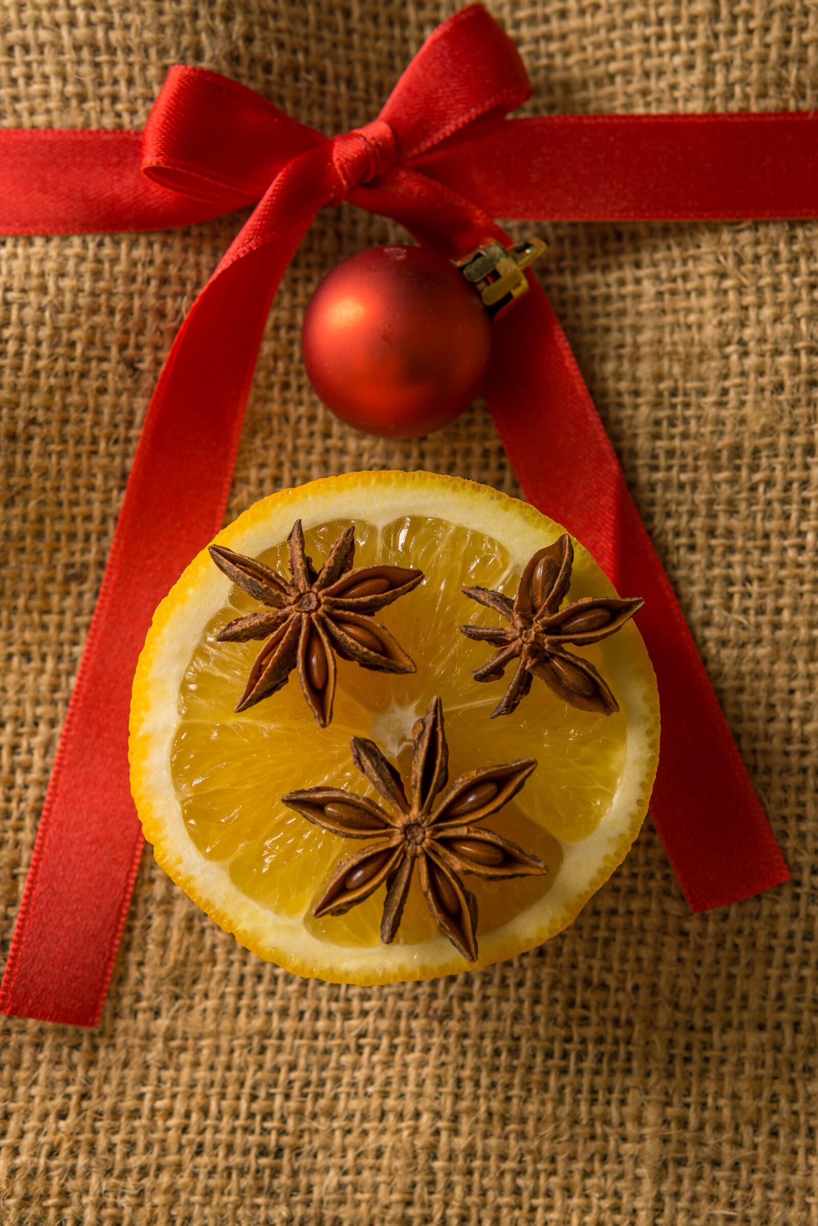 30mm F1.4 DC DN | Contemporary 016 sample photo. Christmas, star anise, loop photography