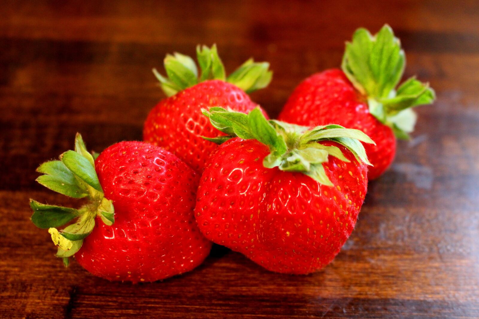 Canon EOS 700D (EOS Rebel T5i / EOS Kiss X7i) sample photo. Strawberries, berries, red photography