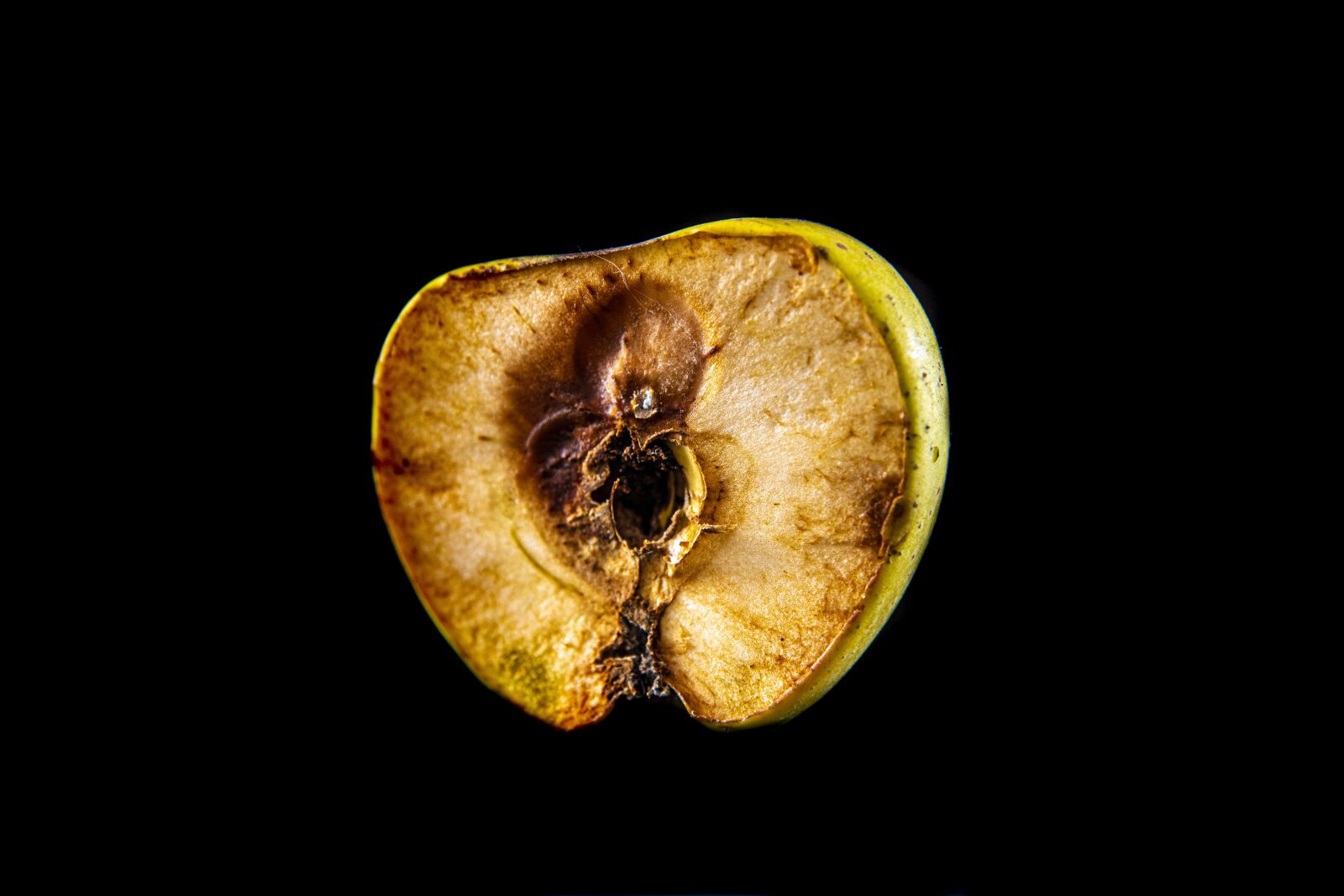 Canon 24-70mm F2.8 DG OS HSM | Art 017 sample photo. Apple, fruit, costs photography