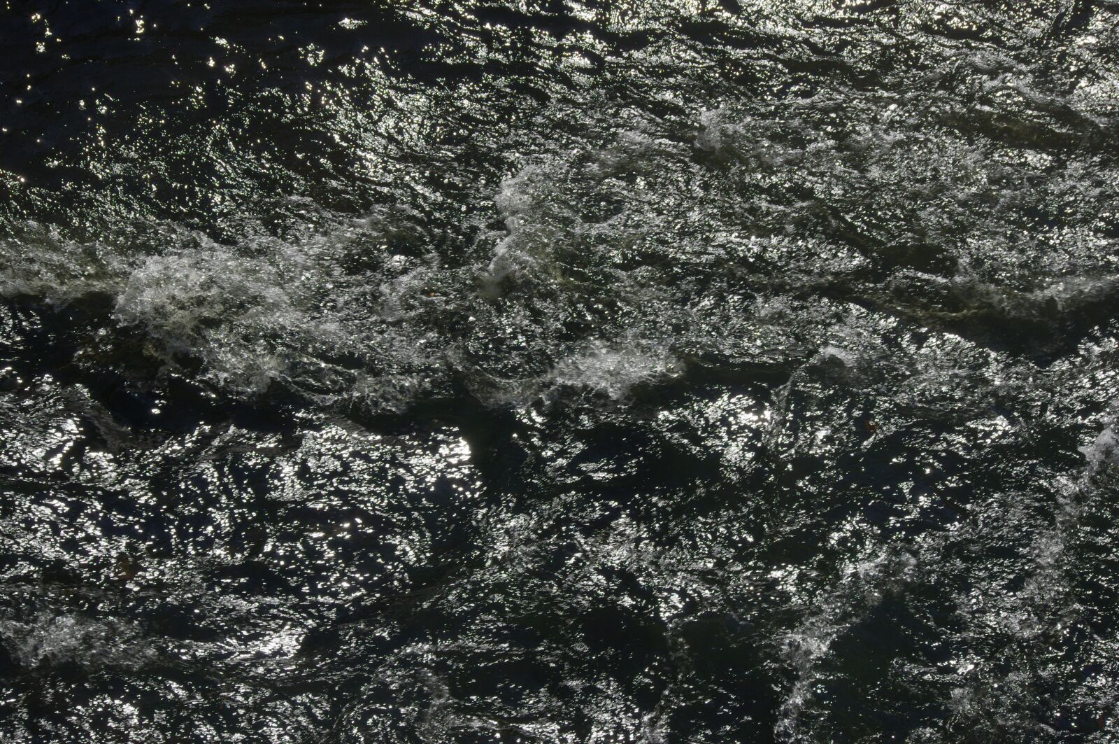 Pentax K-r sample photo. "Water, river, spray" photography