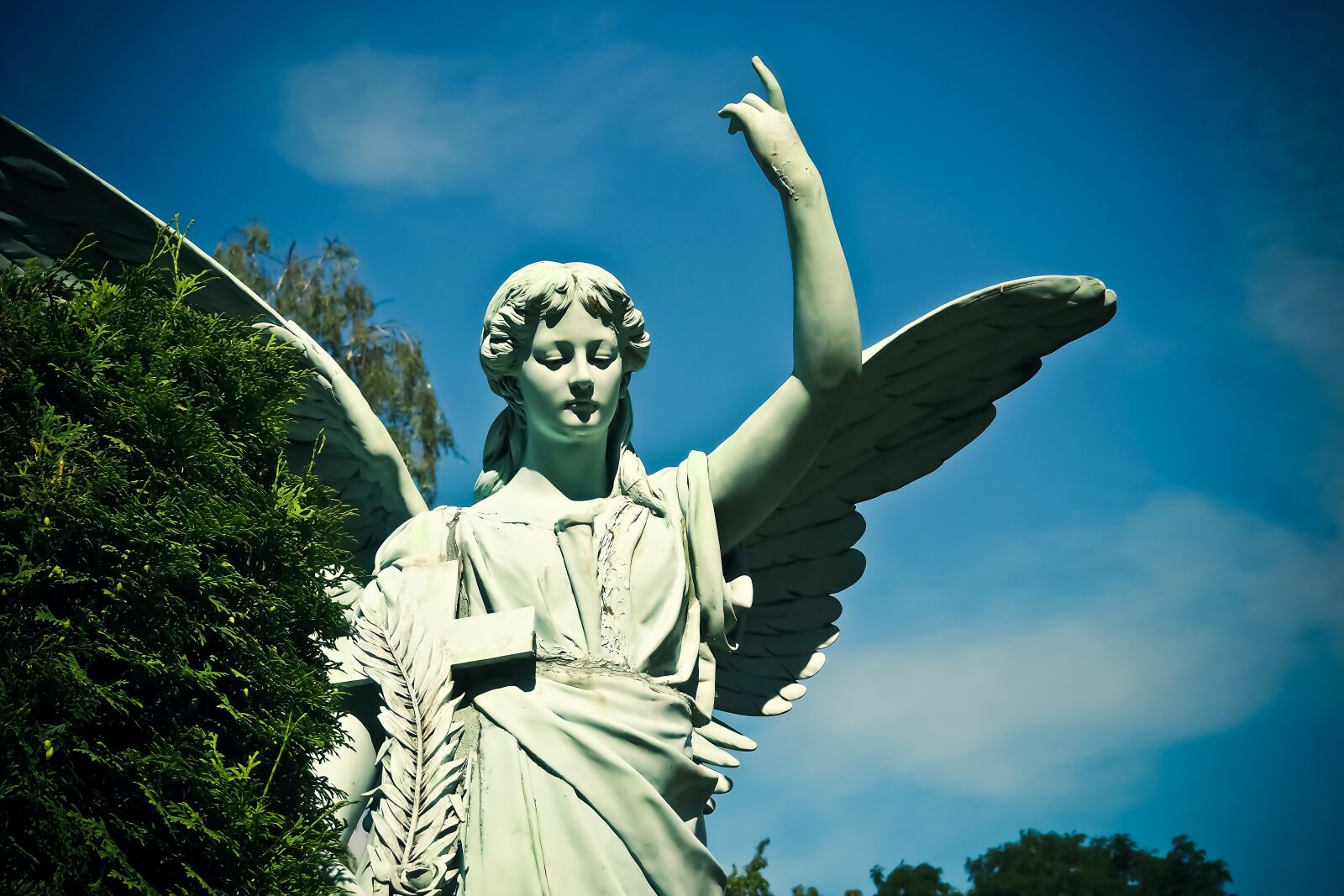 Olympus OM-D E-M10 sample photo. Cemetery, grave, tombstone photography