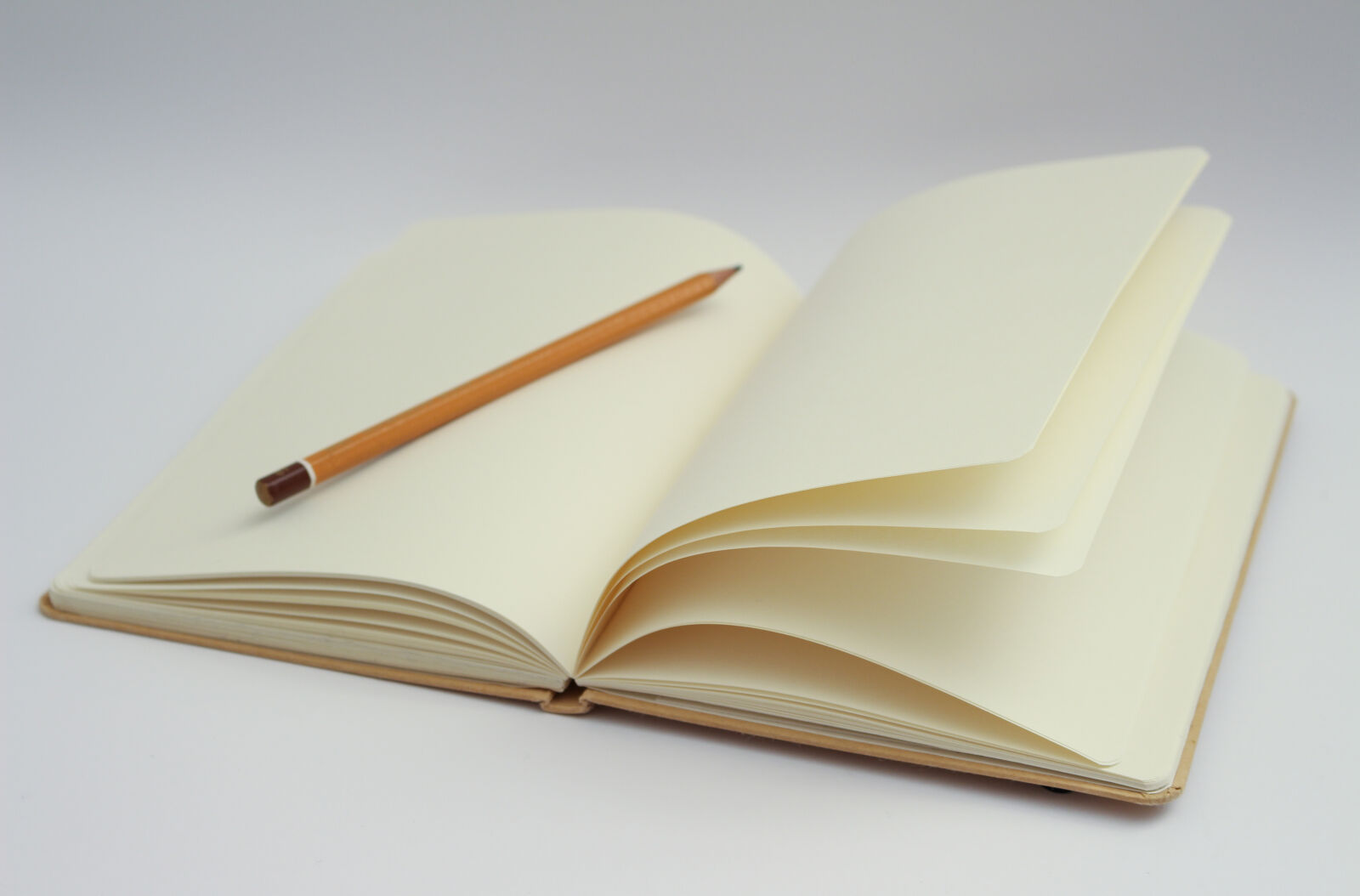 Canon EOS 700D (EOS Rebel T5i / EOS Kiss X7i) sample photo. Notebook, writing, pencil, start photography