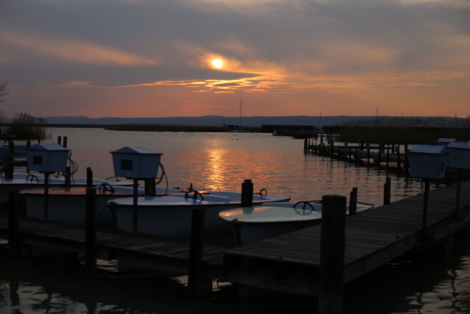 Canon EOS 6D + Canon EF 50mm F1.8 STM sample photo. Boat, holiday, lake, light photography