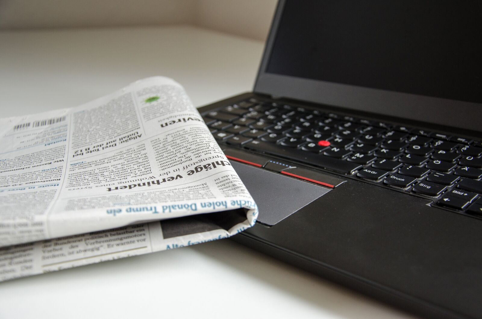 Nikon D5100 sample photo. News, newspaper, computer photography