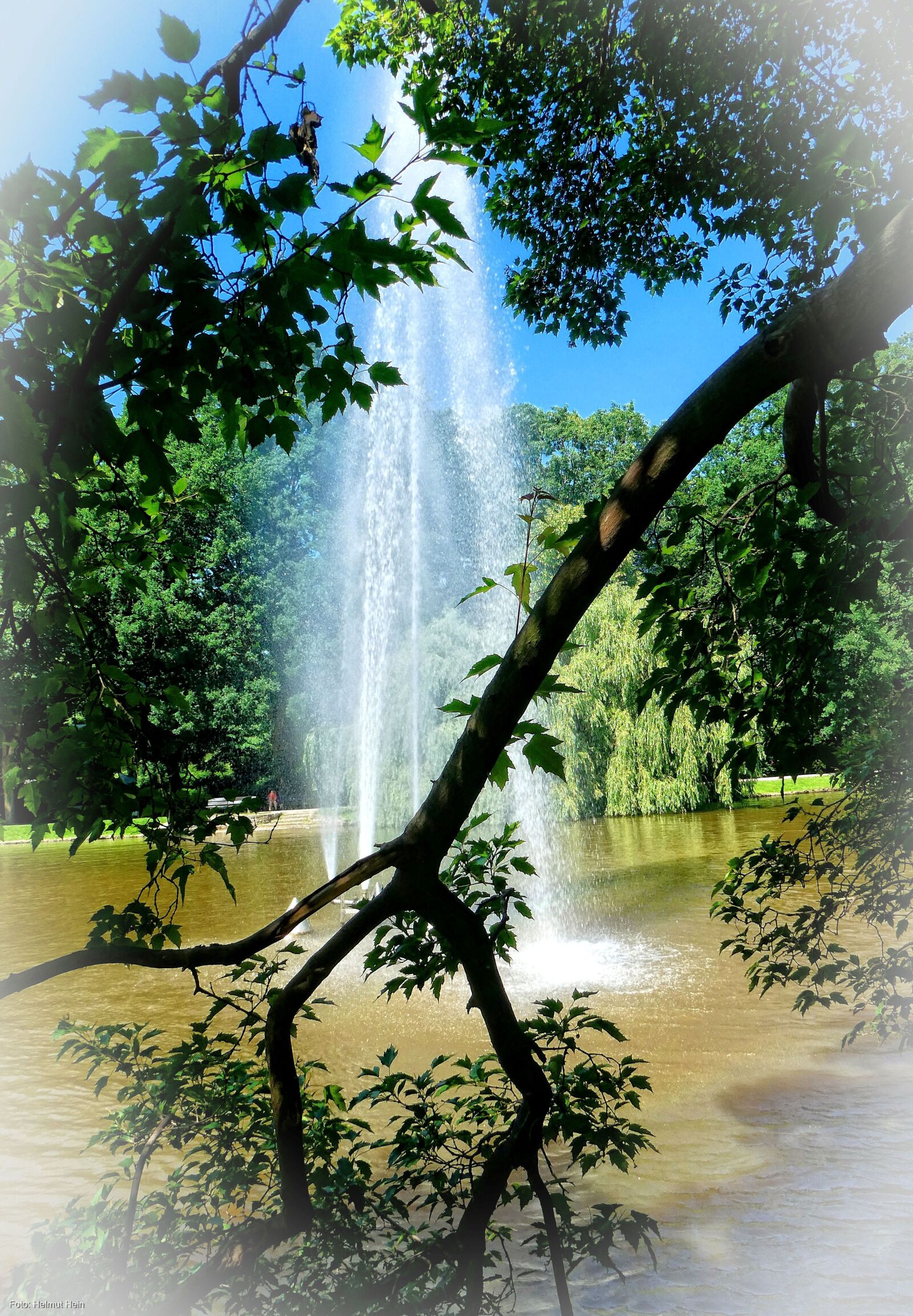 Panasonic DC-TZ91 sample photo. Fountain, water, water feature photography