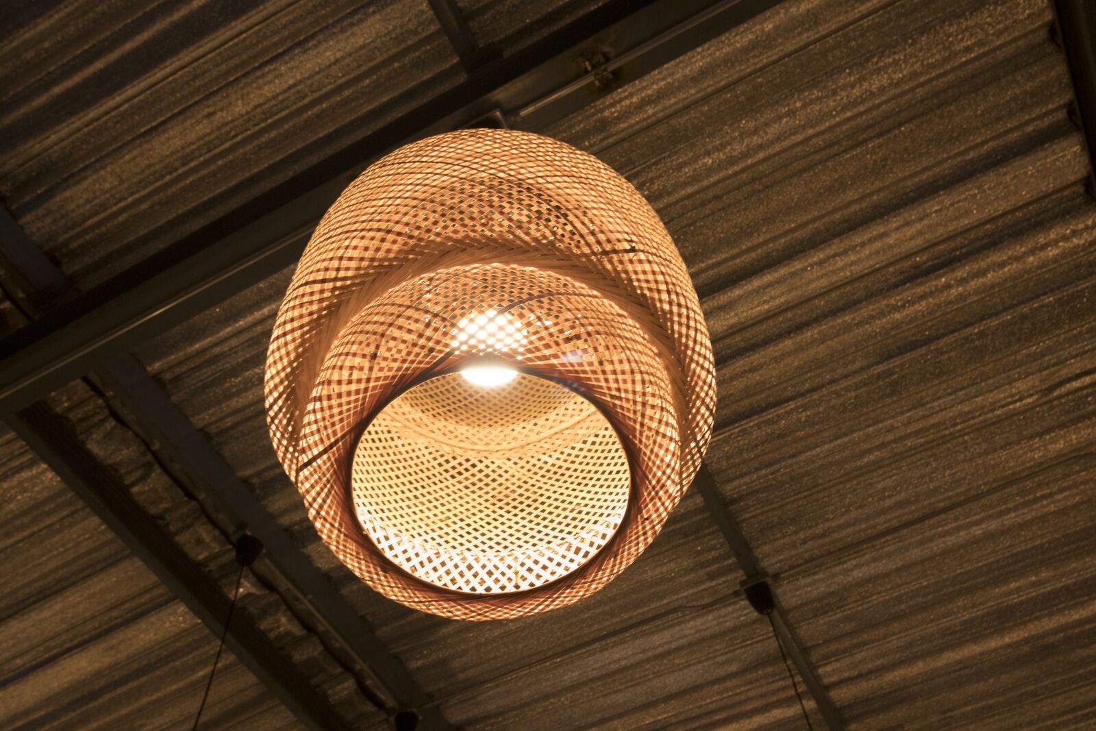 Canon EOS 80D sample photo. Lamp, design, roof photography