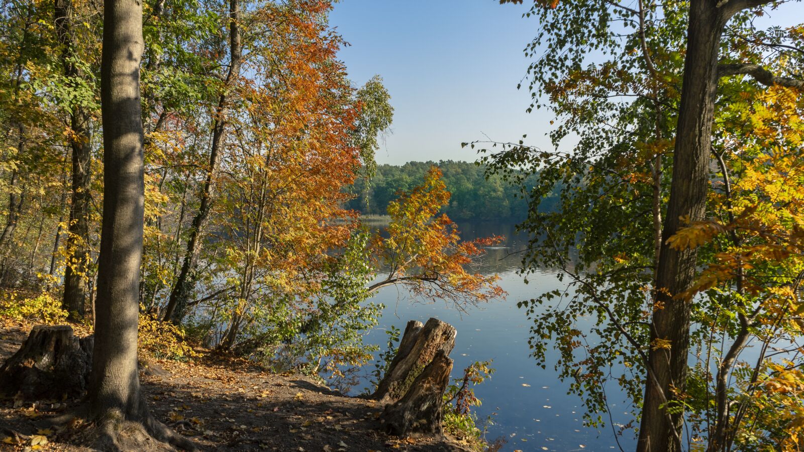 Sony a7 II + Sony FE 28-70mm F3.5-5.6 OSS sample photo. Autumn, landscape, lake photography