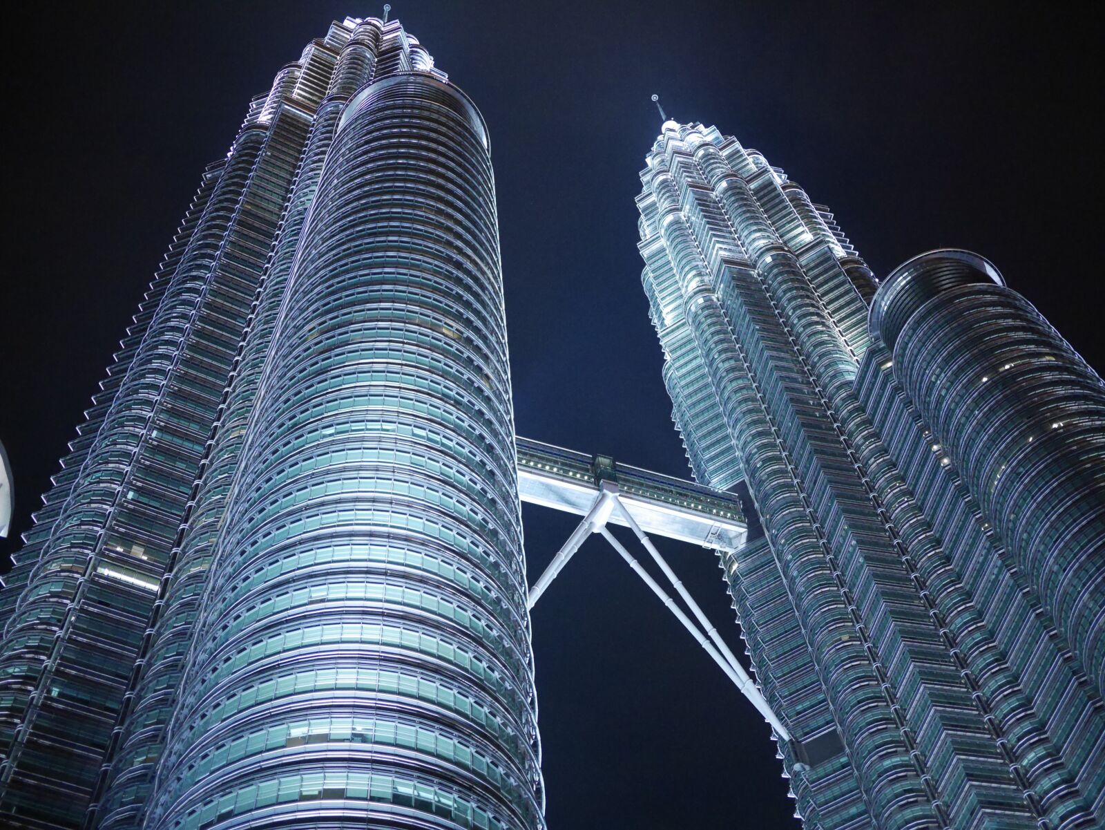 Panasonic Lumix DMC-GX7 sample photo. Petronas twin towers, klcc photography