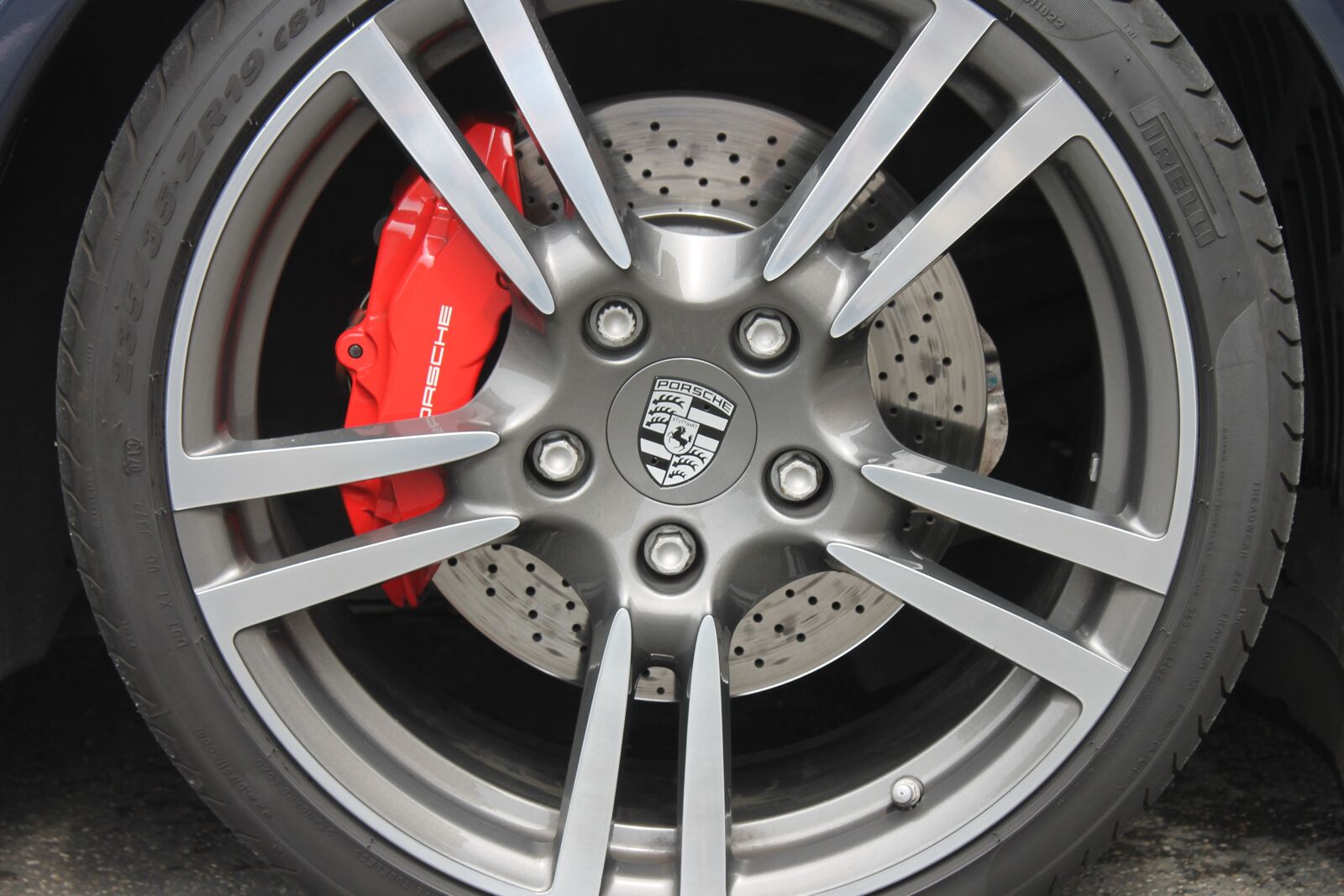 Canon EOS 1100D (EOS Rebel T3 / EOS Kiss X50) sample photo. Sports car, wheels, mature photography