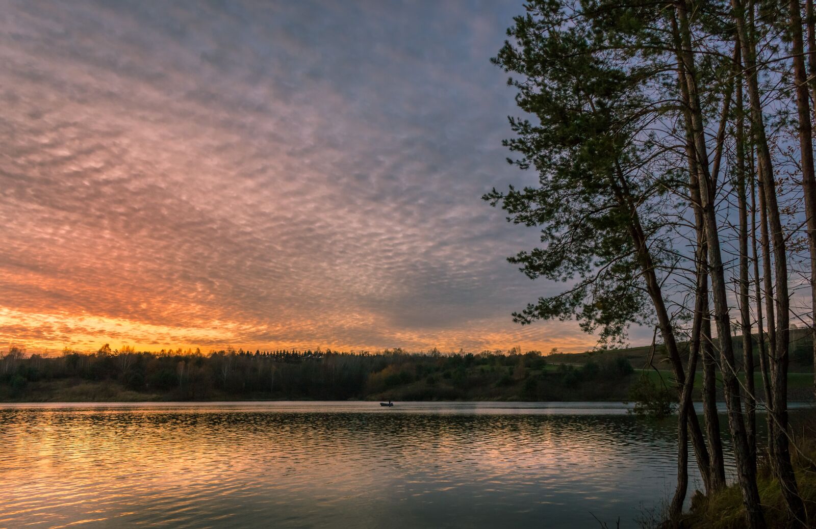 Canon EOS 700D (EOS Rebel T5i / EOS Kiss X7i) sample photo. Sunset, lake, clouds photography