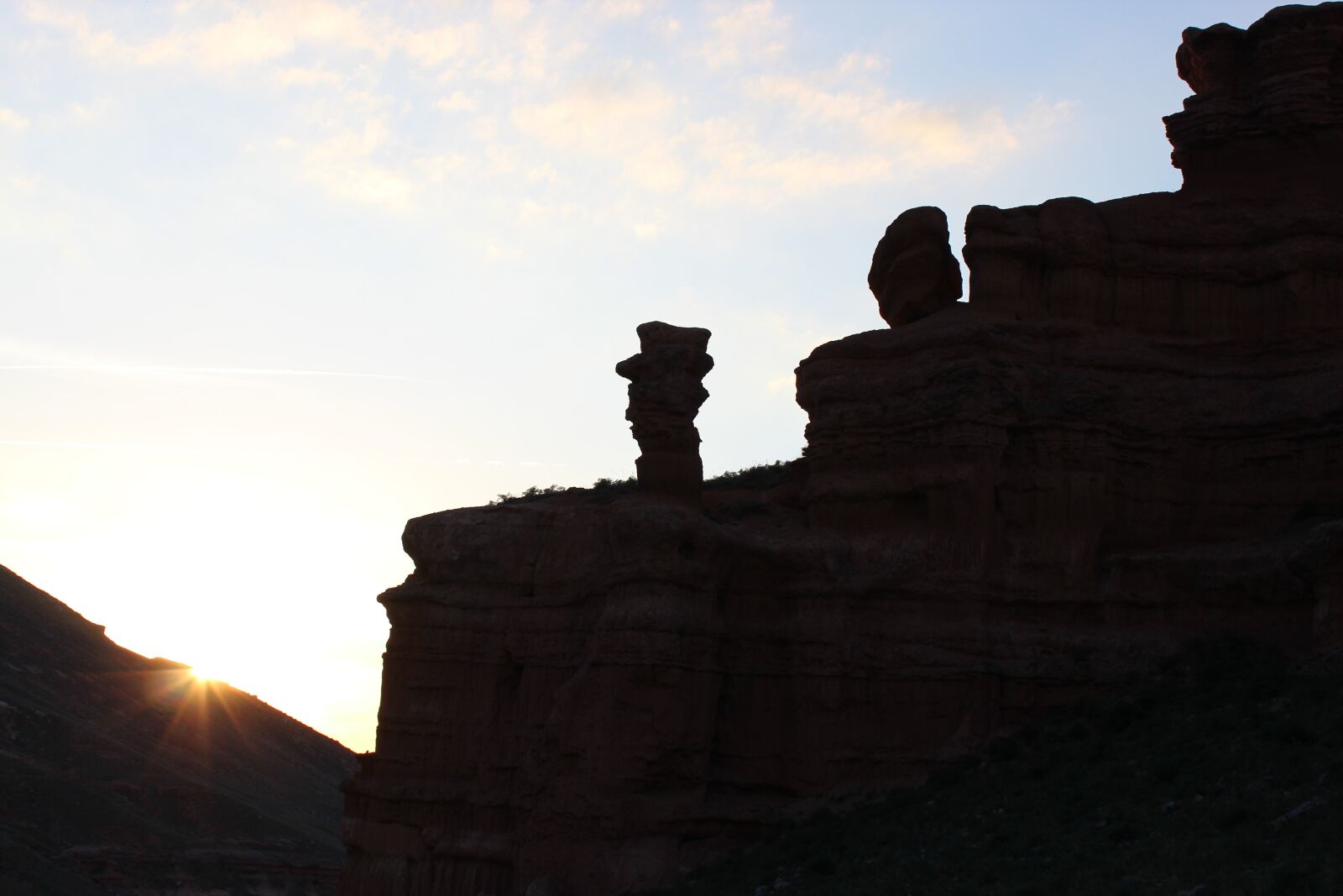Canon EOS 600D (Rebel EOS T3i / EOS Kiss X5) sample photo. Rocks, sunset, mountain photography
