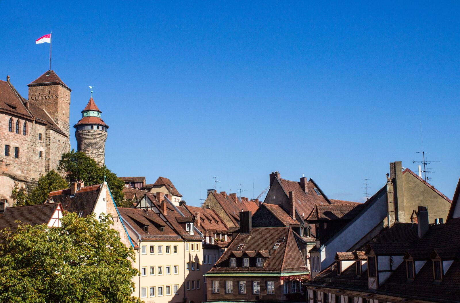 Canon EOS 600D (Rebel EOS T3i / EOS Kiss X5) sample photo. Imperial castle, nuremberg, truss photography