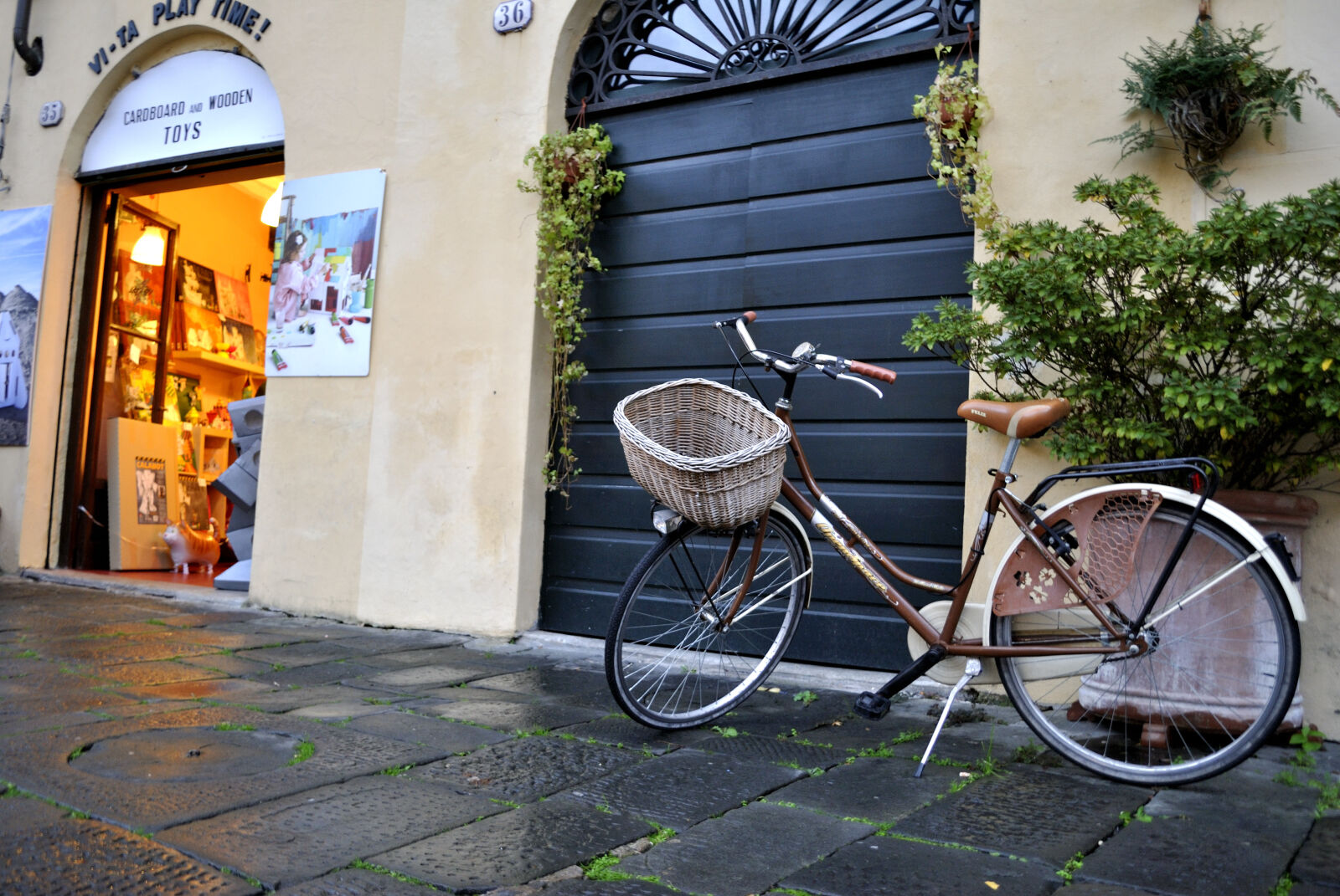 Nikon D3000 sample photo. Bike, lucca, tuscany photography