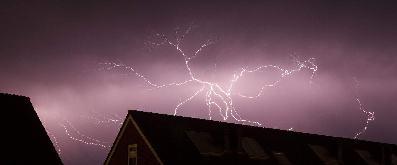 Canon EOS 550D (EOS Rebel T2i / EOS Kiss X4) sample photo. Clouds, lightning, thunder photography