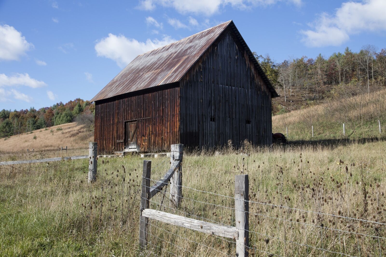 Canon EOS 5DS R sample photo. Weathered barn, old, ranch photography