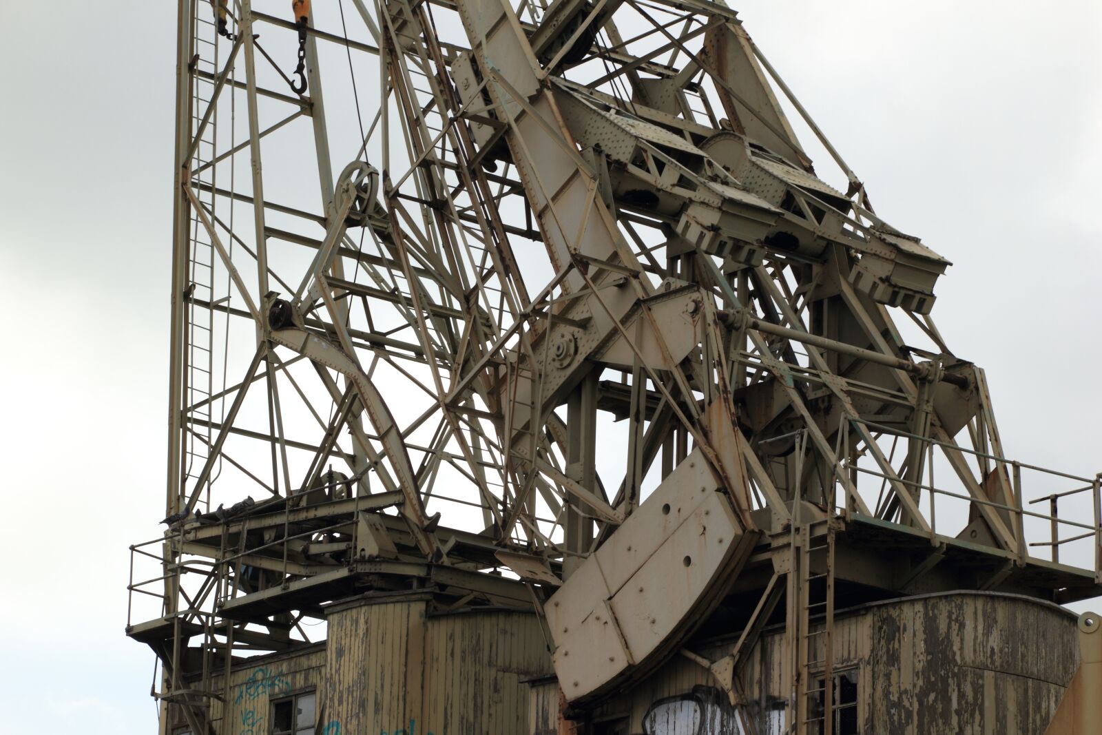 Canon EOS 550D (EOS Rebel T2i / EOS Kiss X4) sample photo. Belgium, antwerp, harbour photography