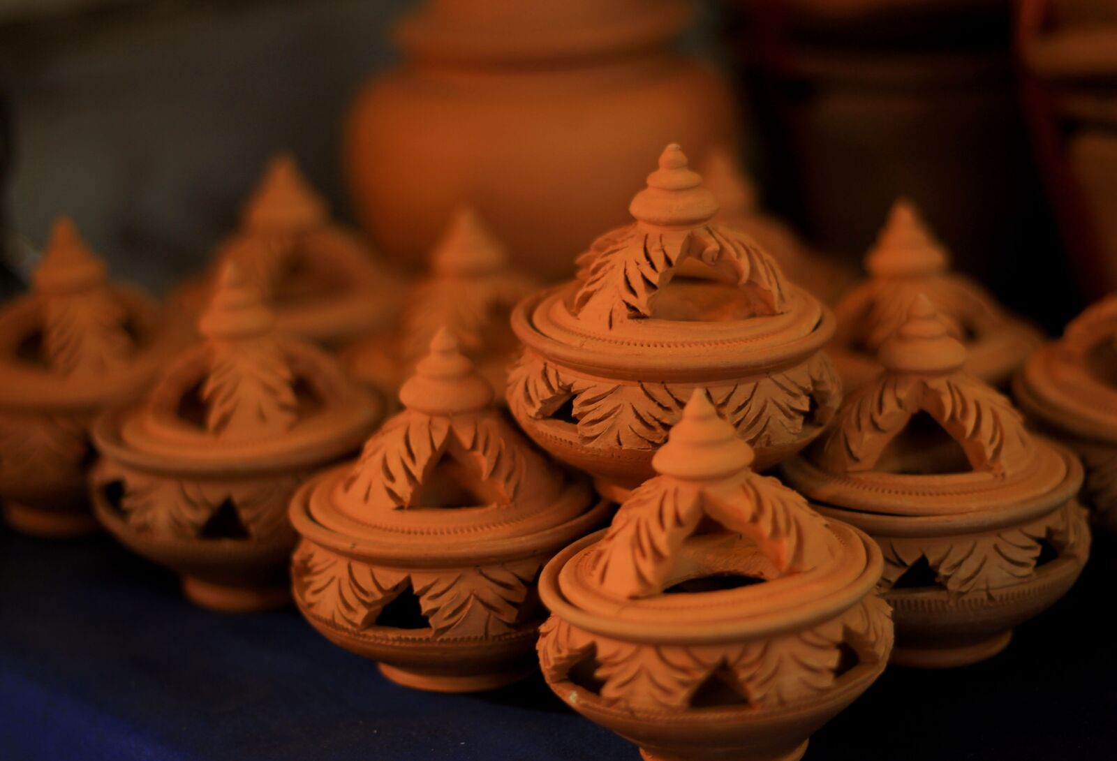 Canon EOS 700D (EOS Rebel T5i / EOS Kiss X7i) + Canon EF 50mm F1.8 STM sample photo. Ancient, pottery, thailand art photography