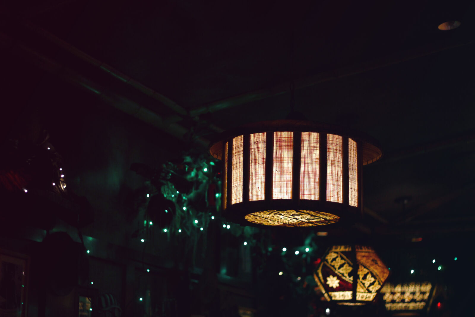 Canon EOS 550D (EOS Rebel T2i / EOS Kiss X4) sample photo. Architecture, art, bar, building photography