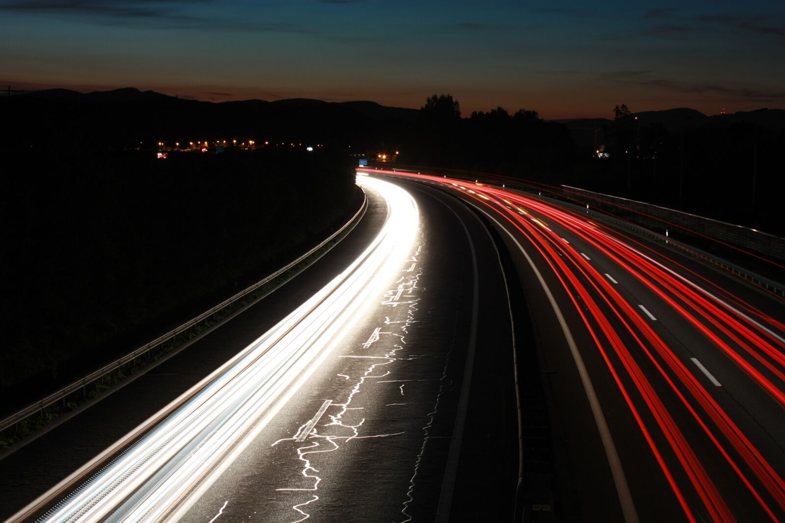 Canon EOS 450D (EOS Rebel XSi / EOS Kiss X2) sample photo. Road, long exposure, traffic photography