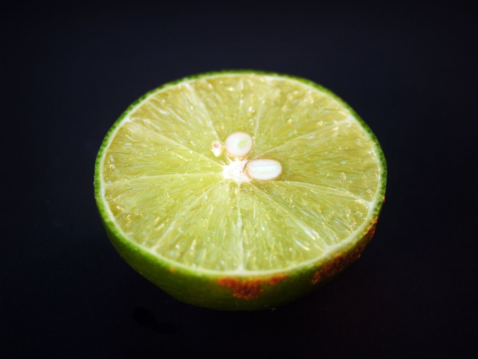 Olympus E-300 (EVOLT E-300) sample photo. Lime, lemon, slice photography