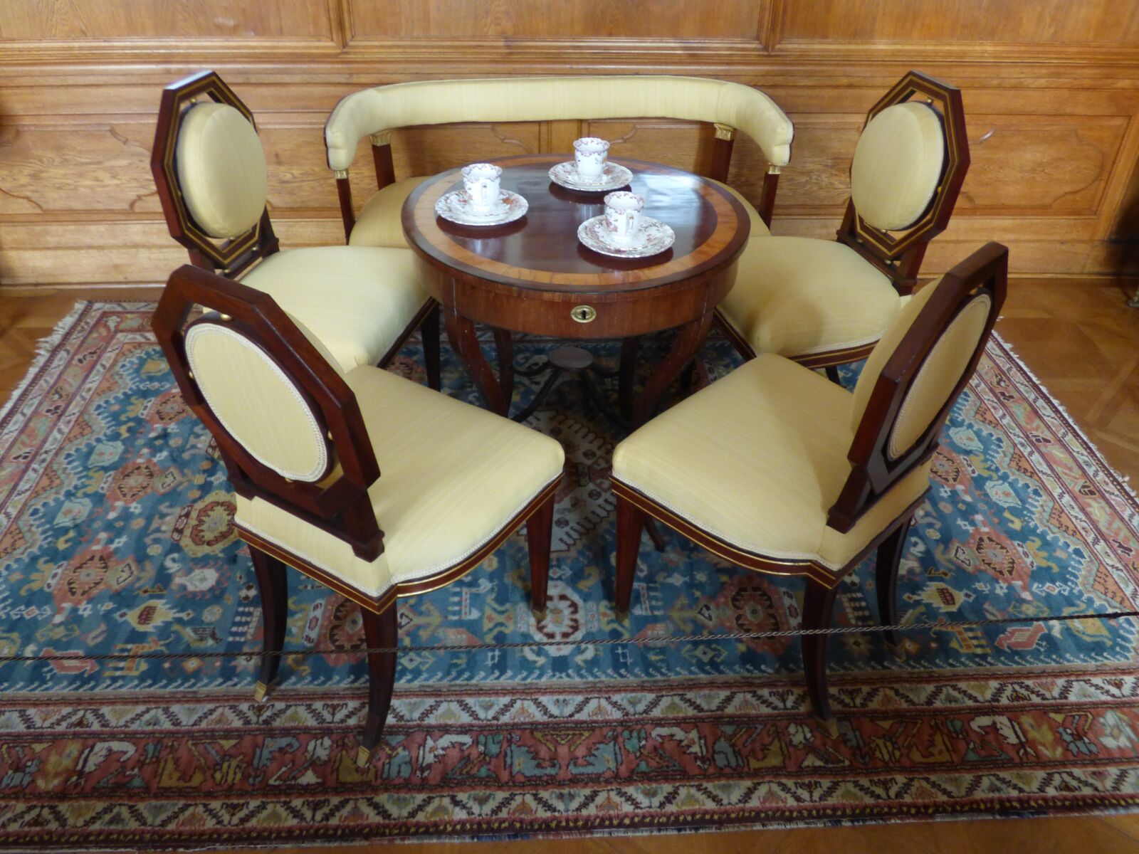 Panasonic DMC-FZ72 sample photo. Set, chair, chairs photography