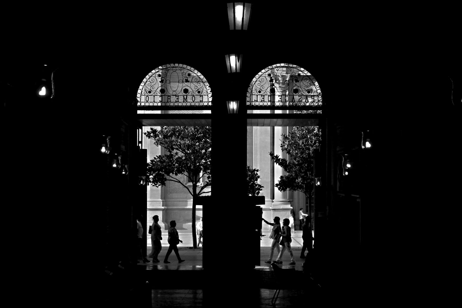 Canon EOS 60D + Canon EF 50mm F1.8 STM sample photo. Silhouettes, city, door photography
